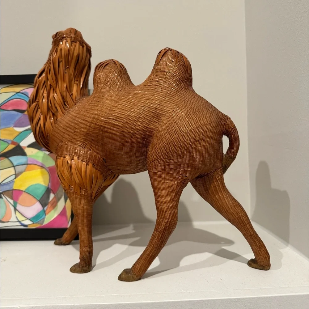 Mid Century Modern Reed & Wicker Camel - Picture 5 of 9